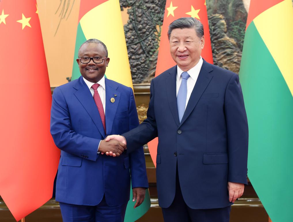 Xi reúne-se com presidente da Guiné-Bissau