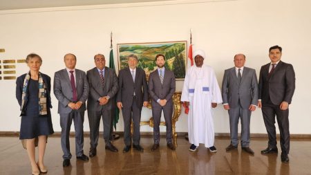 Delegação do Conselho de Embaixadores Árabes visita embaixada do Líbano
