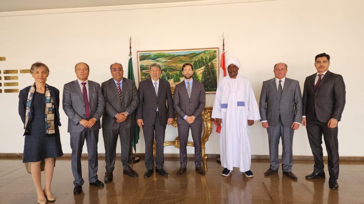 Delegação do Conselho de Embaixadores Árabes visita embaixada do Líbano