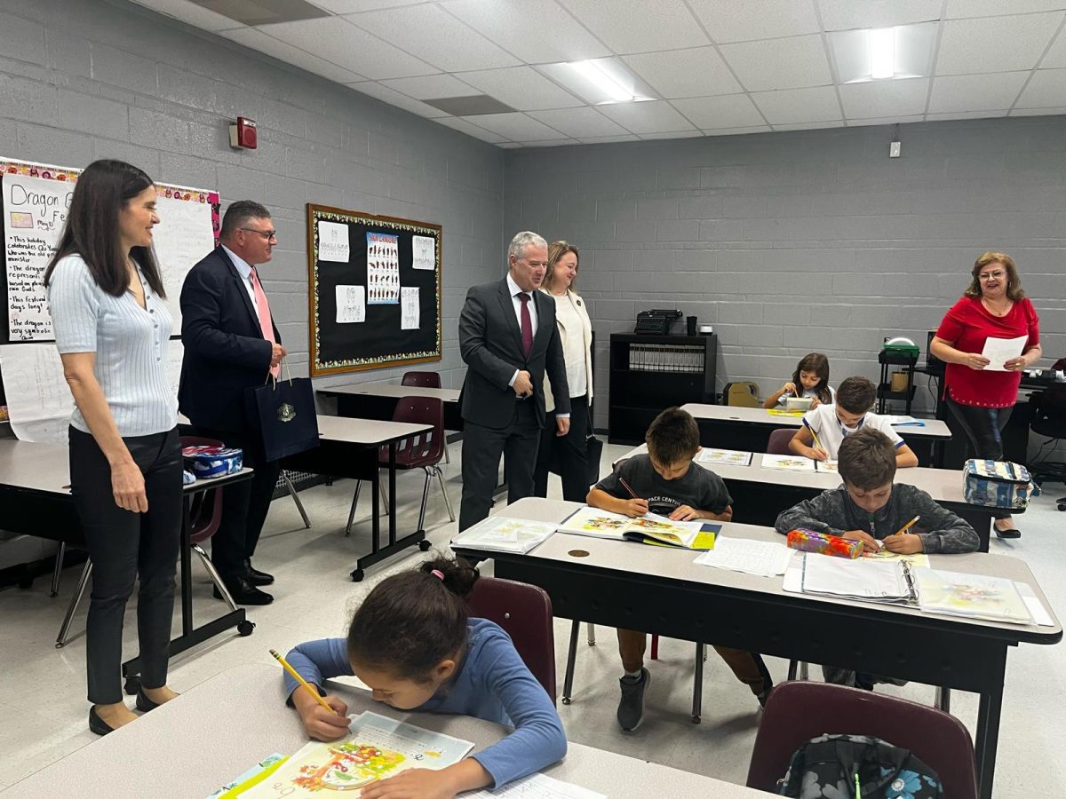 Ministro das Relações Exteriores Ivan Kondov visita a Escola Dominical Búlgara ‘Hristo Botev’ nos EUA