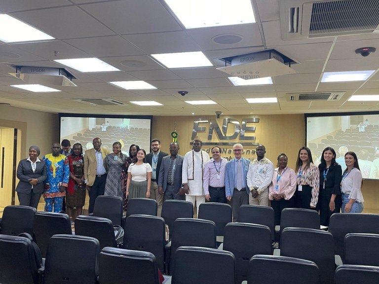 Delegação de Camarões explora aspectos financeiros e nutricionais do PNAE no segundo dia de visita ao Brasil
