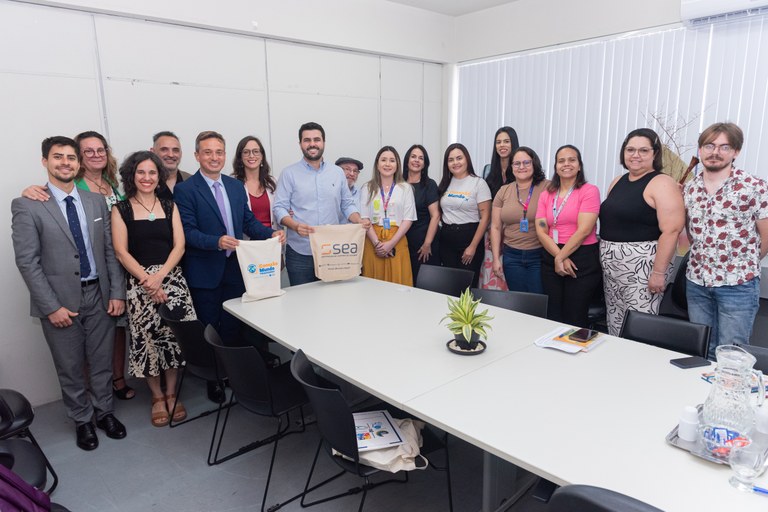 Educação recebe Cônsul-Geral da Argentina para discutir ampliação do programa Conexão mundo