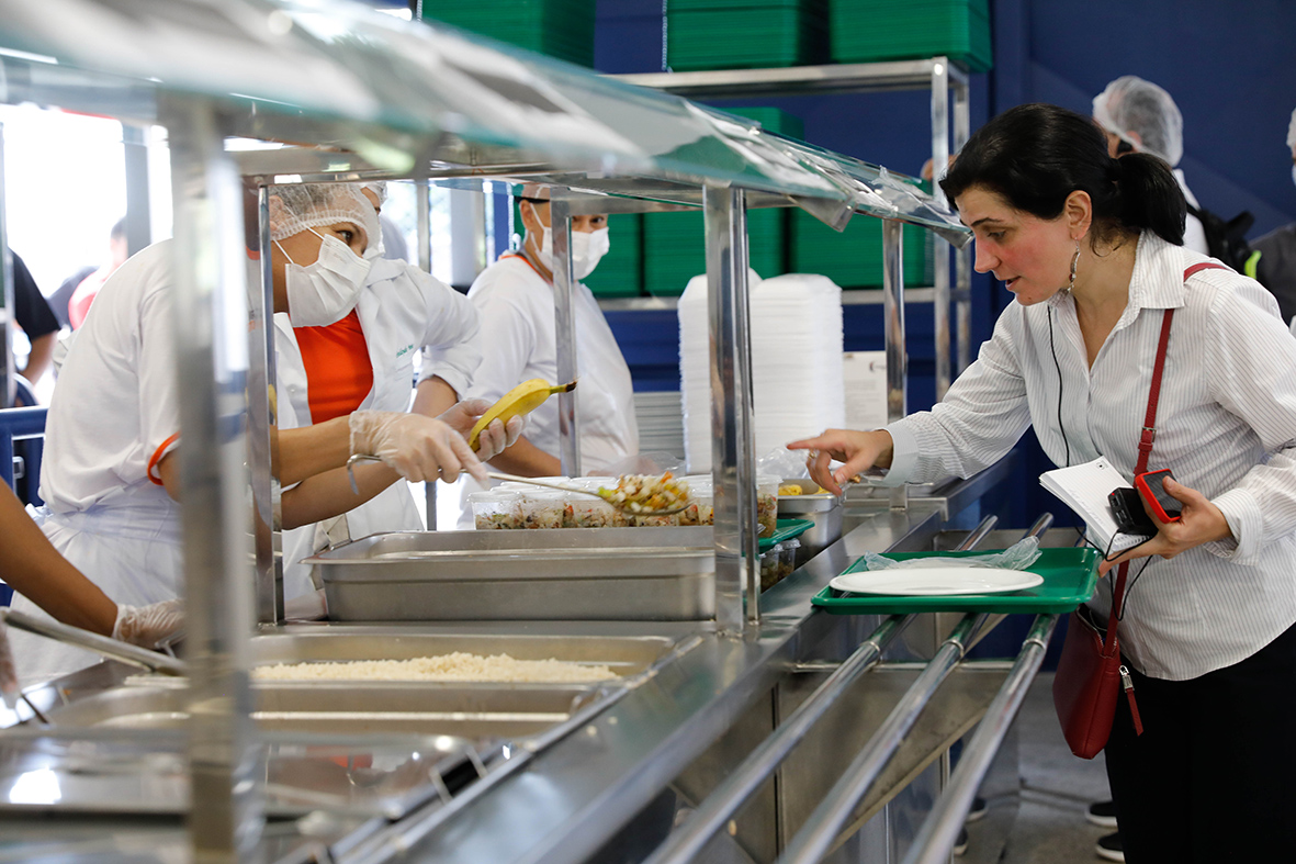 Delegação da Armênia conhece programa de restaurantes comunitários do DF