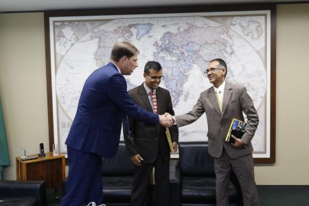 Embaixador do Nepal defende criação de grupo parlamentar com o Brasil