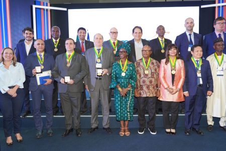 Parlamento homenageou embaixadores de 18 países com Medalha do Mérito Legislativo, na Expo Fecomércio 2024
