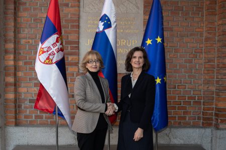 Eslovênia e Sérvia discutem relações bilaterais