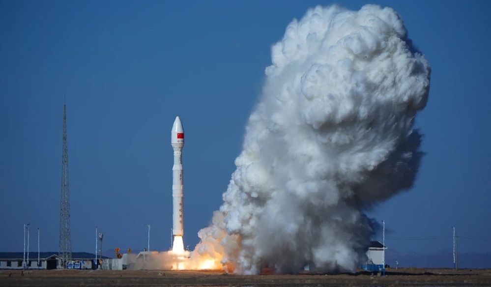 Omã lança ao espaço seu primeiro satélite