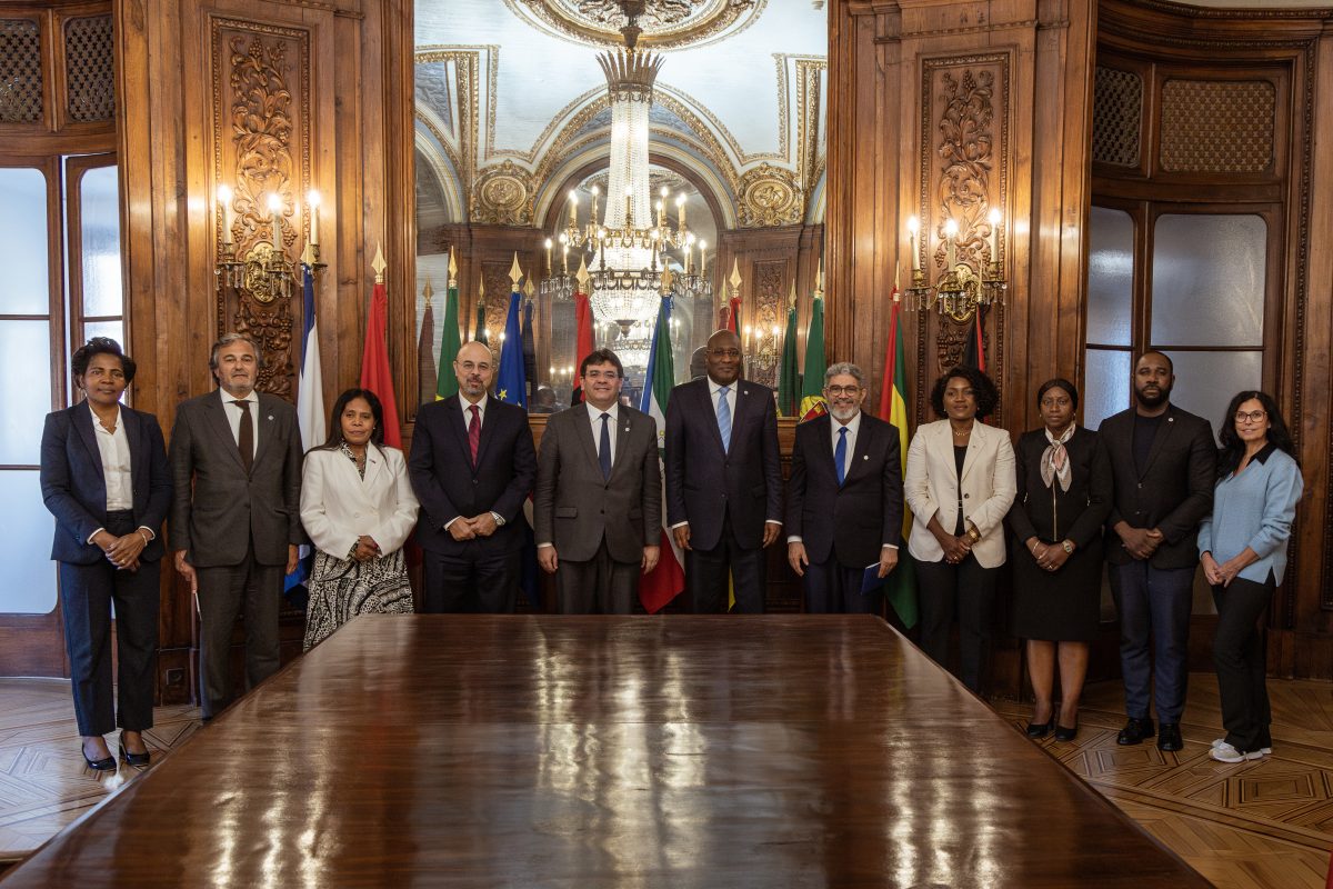 Governador do Piauí visita sede da CPLP