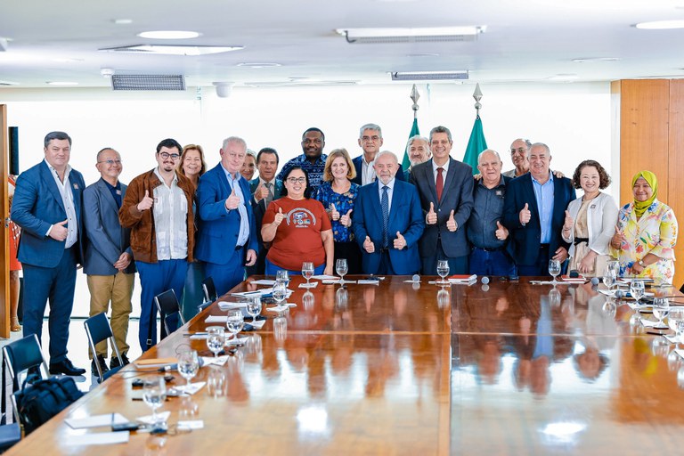 Presidente Lula recebe representantes do sindicalismo internacional
