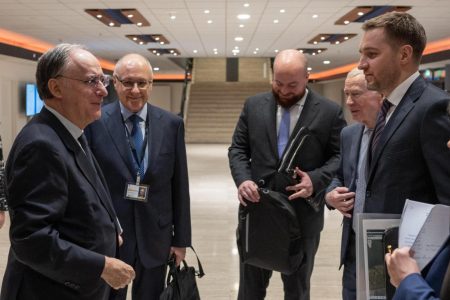 Diretor-geral da OPCW recebe vice-ministro da Indústria e Comércio da Rússia