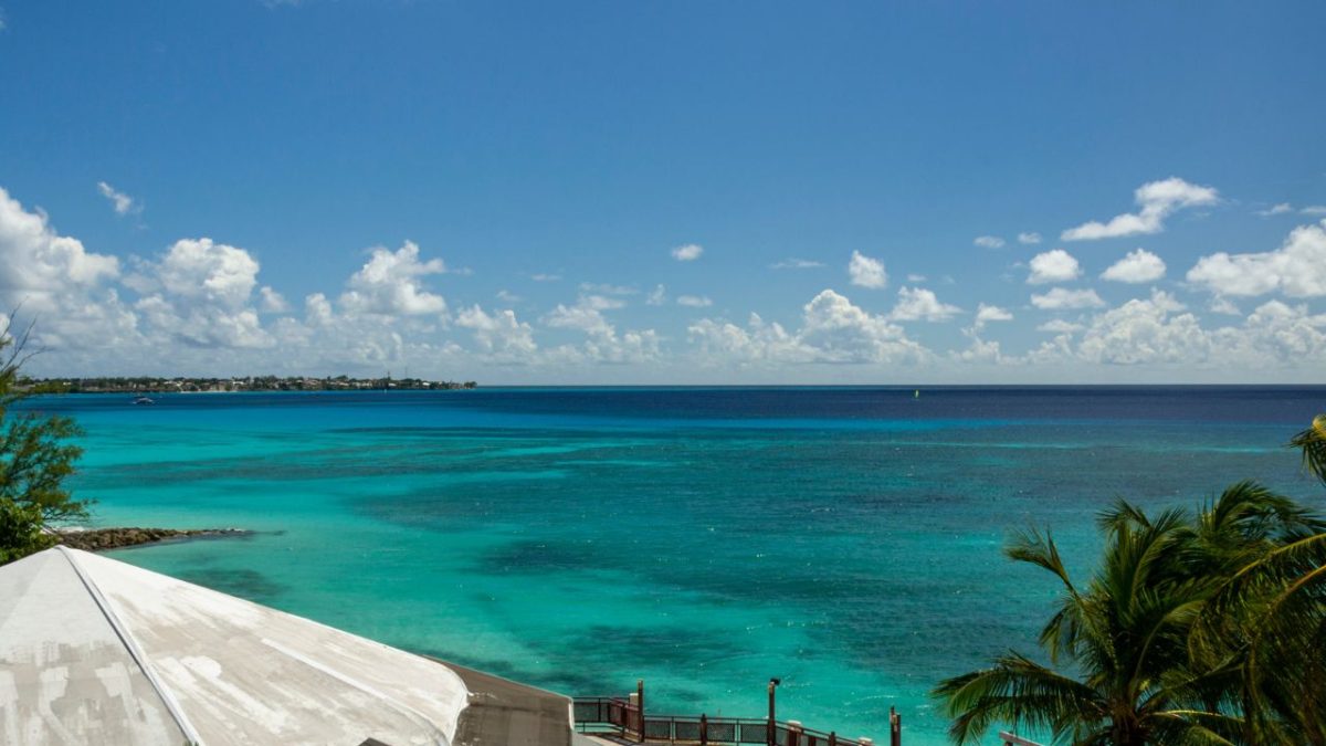Barbados lança primeira operação de dívida-por-resiliência-climática do mundo