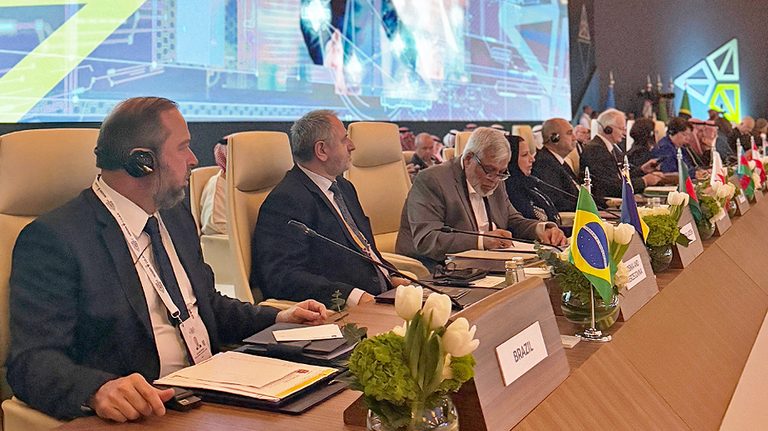 Alexandre Silveira anuncia R$ 8 bilhões em investimentos sauditas para pesquisa mineral no Brasil