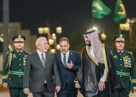 Lula conversa com príncipe herdeiro e Primeiro-Ministro da Arábia Saudita