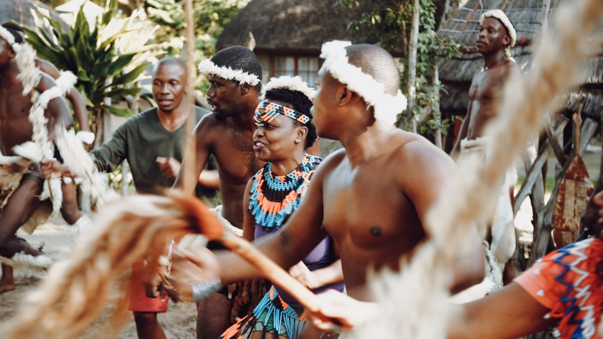 UE e Fundo da Cultura fortalecem artistas do Zimbábue com foco na inclusão de deficiências