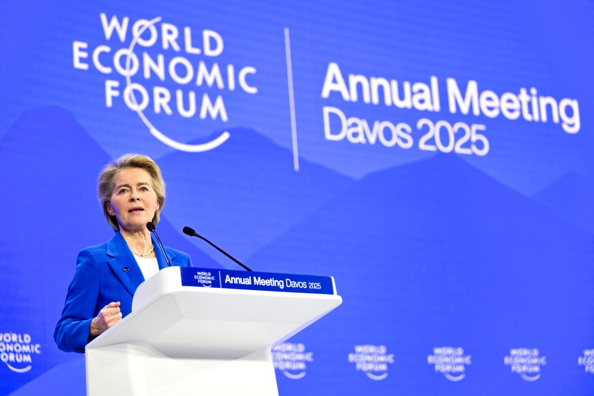 Ursula von der Leyen promove reforço da competitividade europeia durante o discurso de abertura no Fórum Econômico Mundial de Davos