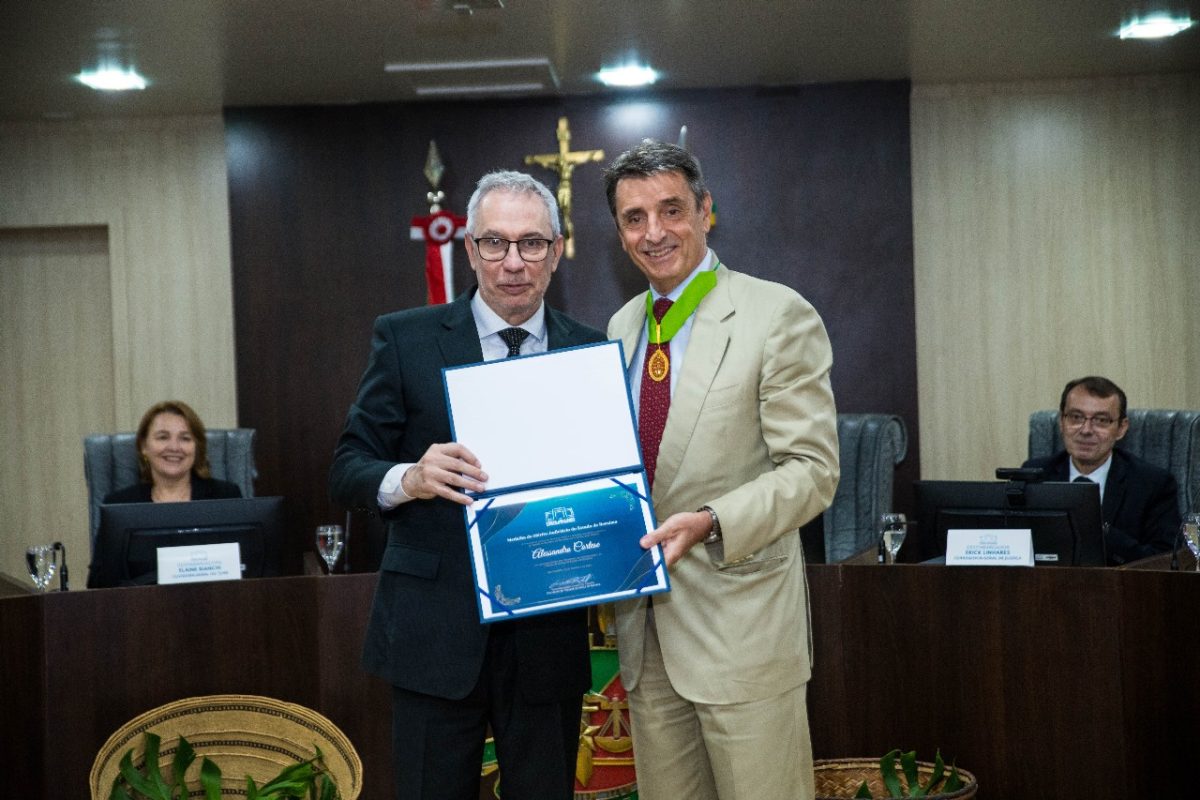 Medalha do Mérito Judiciário – TJRR homenageia Embaixador da Itália Alessandro Cortese