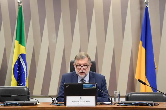 Grupo Parlamentar Brasil-Ucrânia vai ouvir embaixadores dos dois países