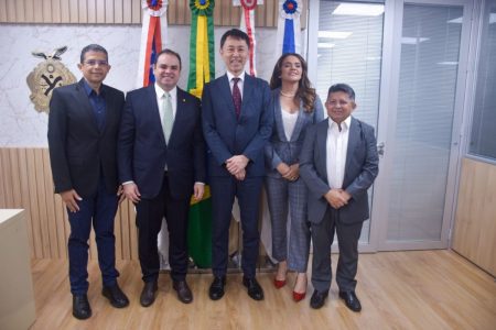 Deputado João Luiz destaca trabalhos do Nuriam ao cônsul-geral do Japão em Manaus durante reunião na Aleam