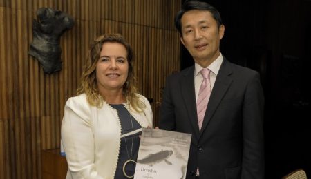 Em visita à UFMG, Embaixador do Japão defende ampliação de parcerias com o Brasil