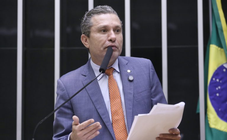 Em sessão solene em homenagem ao Brics, Embaixador ressalta importância do diálogo entre Legislativo e Executivo