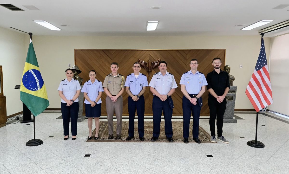 Visita do Adido da Força Aérea dos Estados Unidos da América à ECEMAR