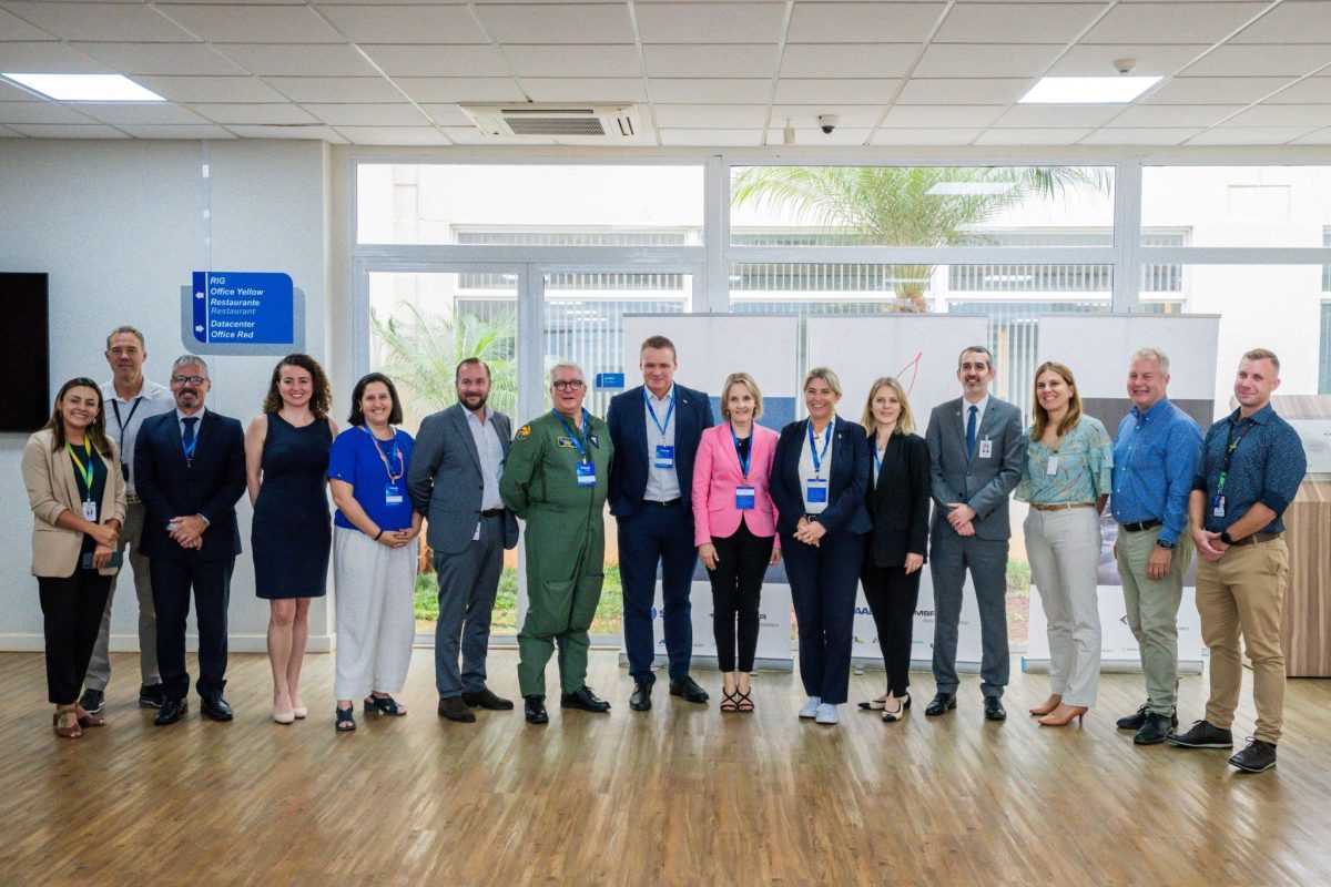 Embaixadora da Suécia visita instalações da Embraer