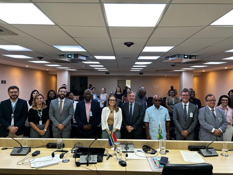 Brasil e África do Sul aprofundam cooperação em alimentação escolar