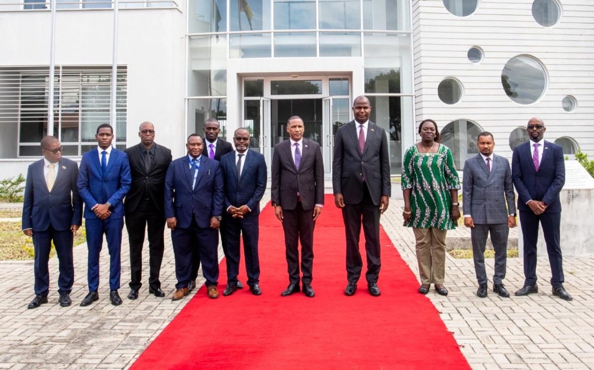 Presidentes de Moçambique e do Botswana visitam o Centro de Operações Humanitárias e de Emergência (SHOC) da SADC