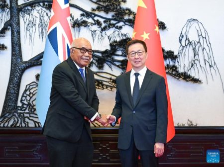 Vice-presidente chinês reúne-se com presidente do Parlamento de Fiji