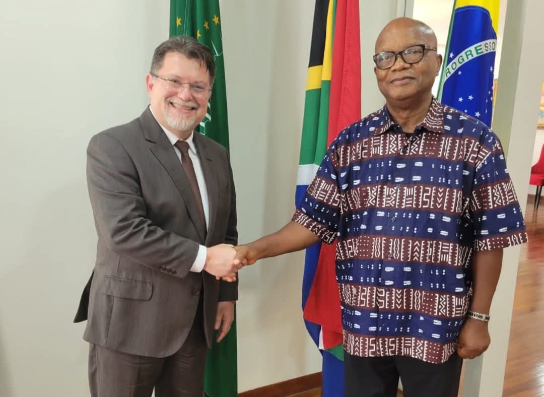 Embaixador da África do Sul se reúne com Coordenador de Relações Exteriores da Câmara de Comércio Brasileira