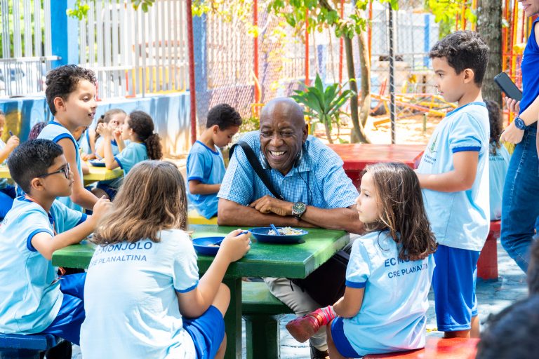 Delegação sul-africana conhece práticas de alimentação saudável na EC Monjolo