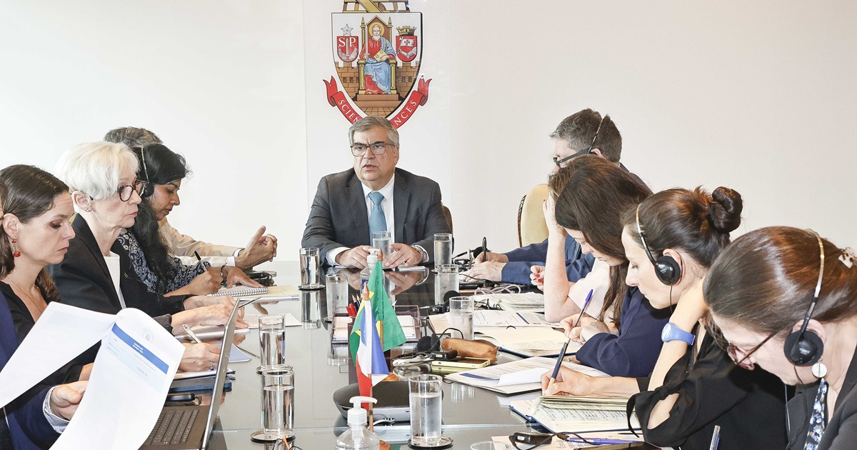 Delegação francesa visita a USP para intercâmbio sobre cooperação acadêmica e diplomática