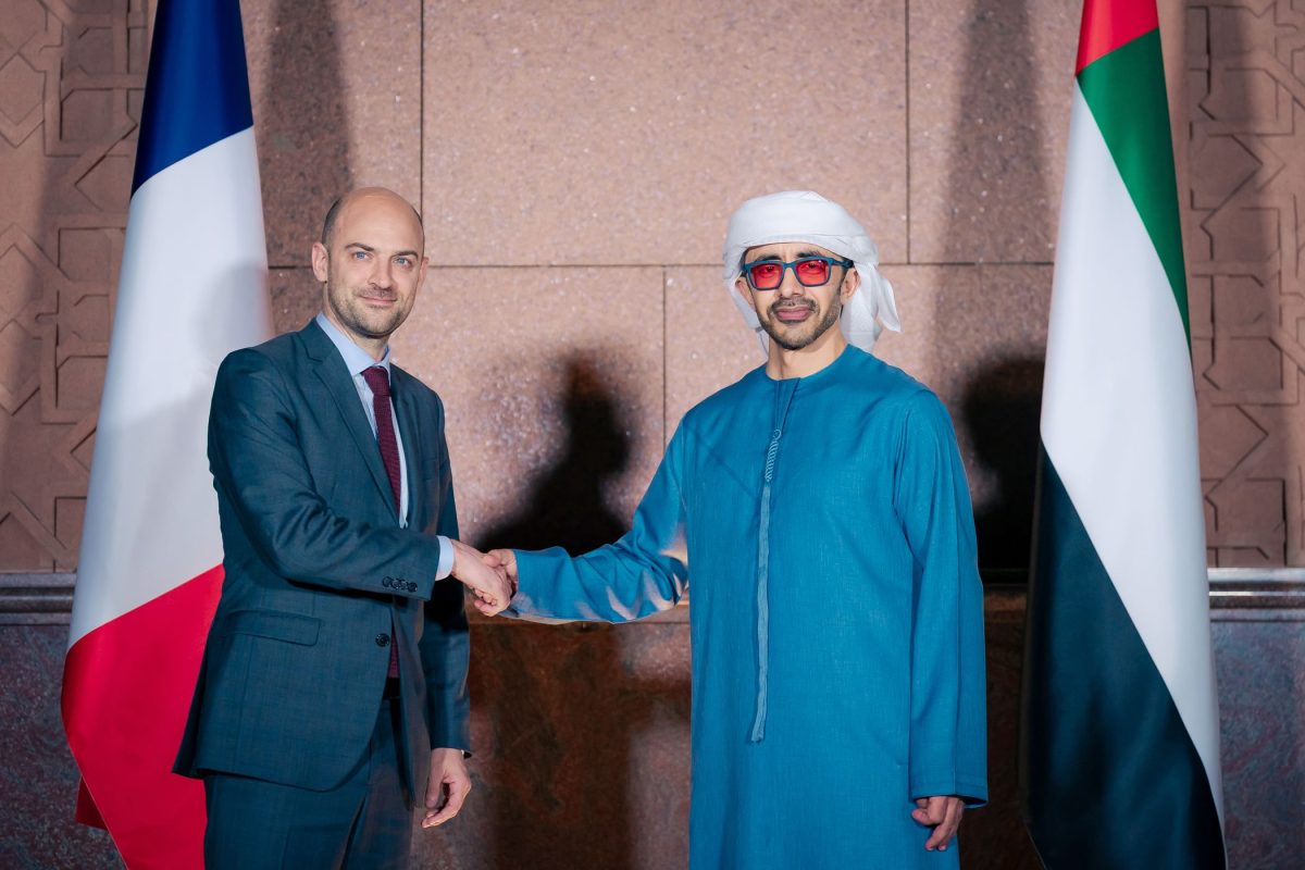 Abdullah bin Zayed e chanceler da França discutem fortalecimento das relações estratégicas