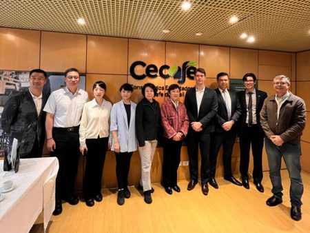 Cecafé recebe delegação da China para apresentar cenário dos cafés do Brasil