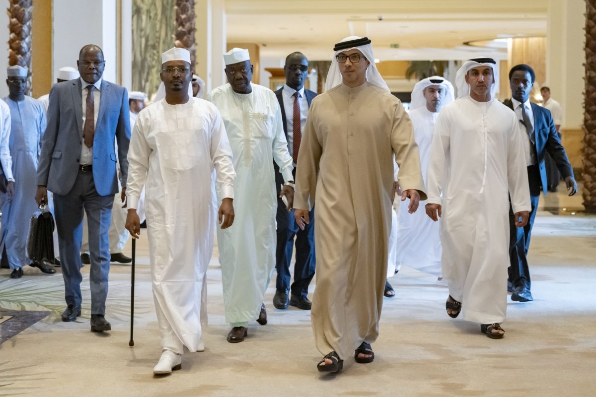 Mansour bin Zayed e presidente do Chade discutem fortalecimento da cooperação