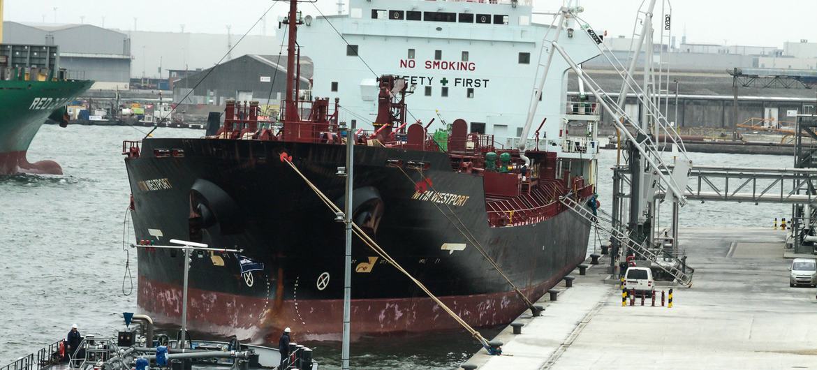 Acordo histórico quer alcançar emissões líquidas zero de navios até 2050