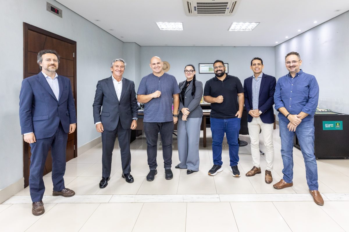 Embaixador de Portugal visita prefeitura e discute parcerias culturais e econômicas