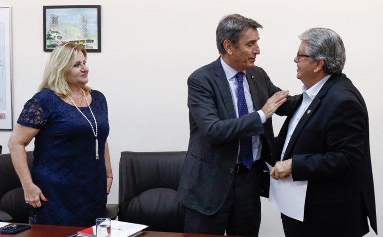 João Azevêdo apresenta potencialidades e oportunidades de investimentos a Embaixador da Itália
