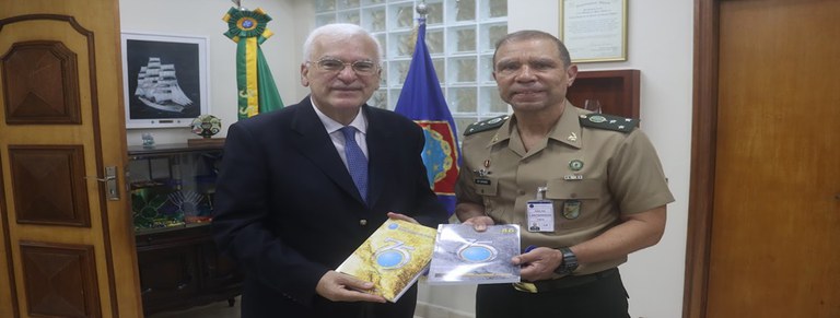 Escola Superior de Guerra recebe visita do Embaixador do Chipre