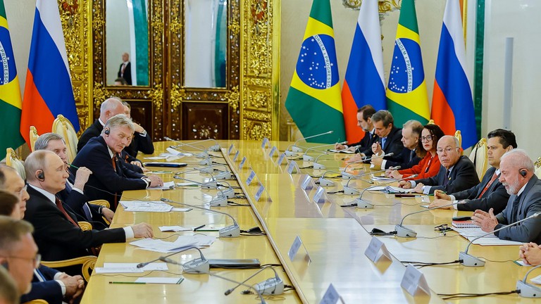 Lula em bilateral com Putin: “Estreitar a construção de parceria estratégica”