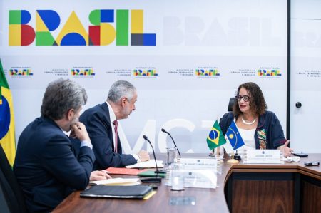 MCTI apresenta propostas estratégicas para a COP30 ao embaixador André Corrêa do Lago