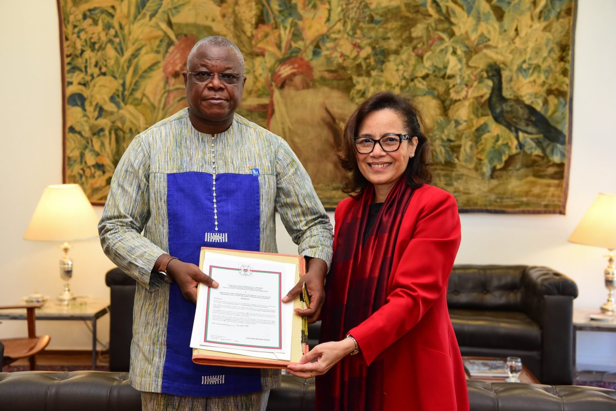 Novo Embaixador do Burkina Faso entrega cópias figuradas de suas cartas credenciais no Itamaraty e reforça cooperação bilateral