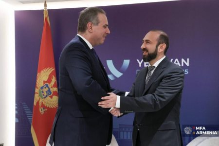 Armenia e Montenegro reforçam laços no fórum “Diálogo de Yerevan 2025” e discutem paz no sul do Cáucaso