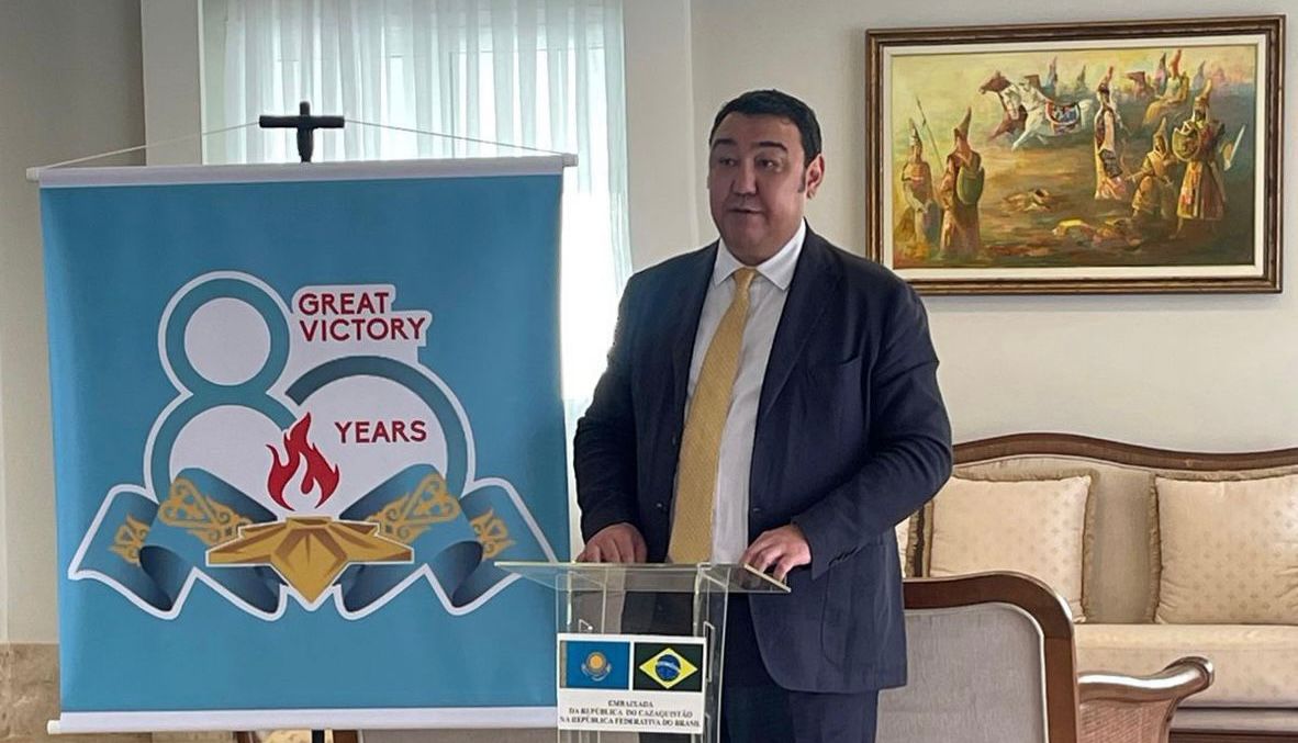 Embaixada do Cazaquistão homenageia heróis da Segunda Guerra em evento pelos 80 anos da Vitória