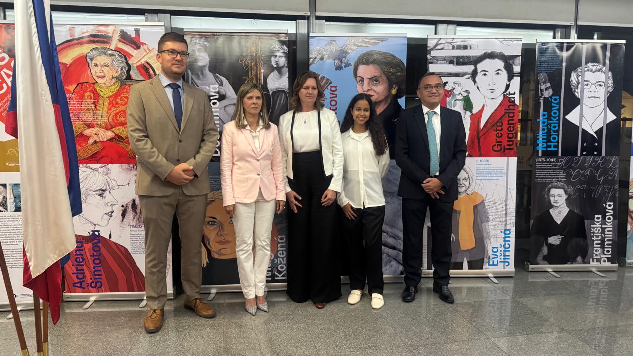 Heroínas da República Tcheca ganham voz e cor em Brasília com exposição inédita