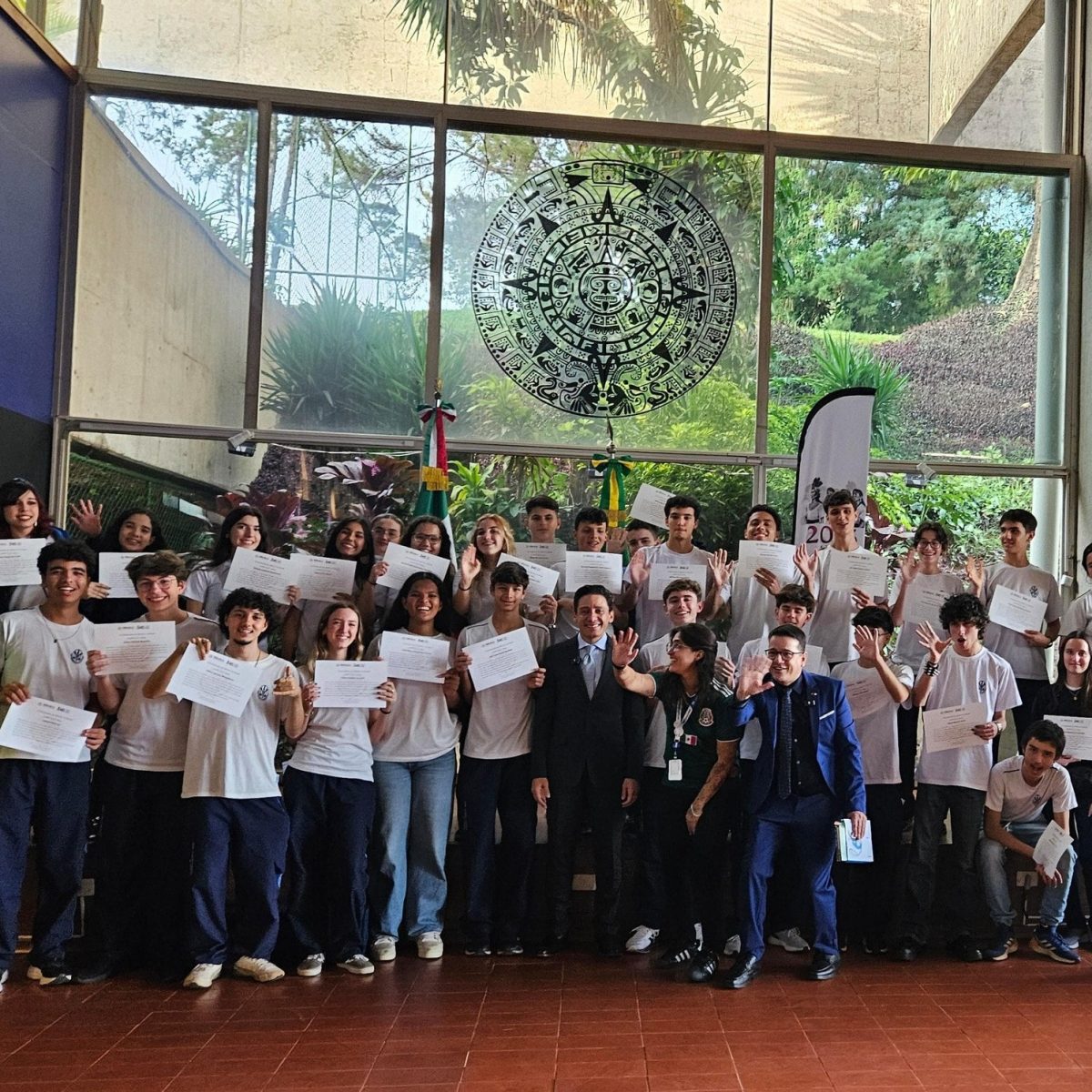 Embaixada do México recebe visita de estudantes do Colégio Madre Carmen Sallés