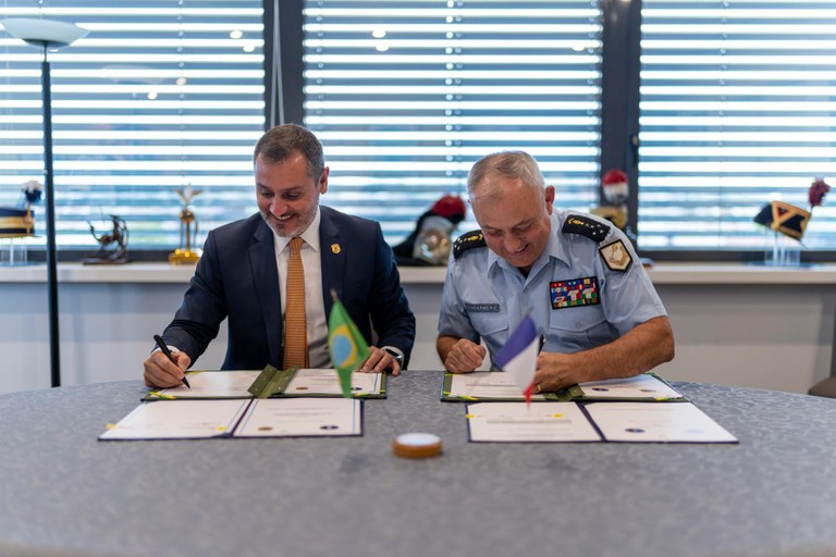 PF assina memorando com Gendarmerie Nationale para fortalecer cooperação internacional