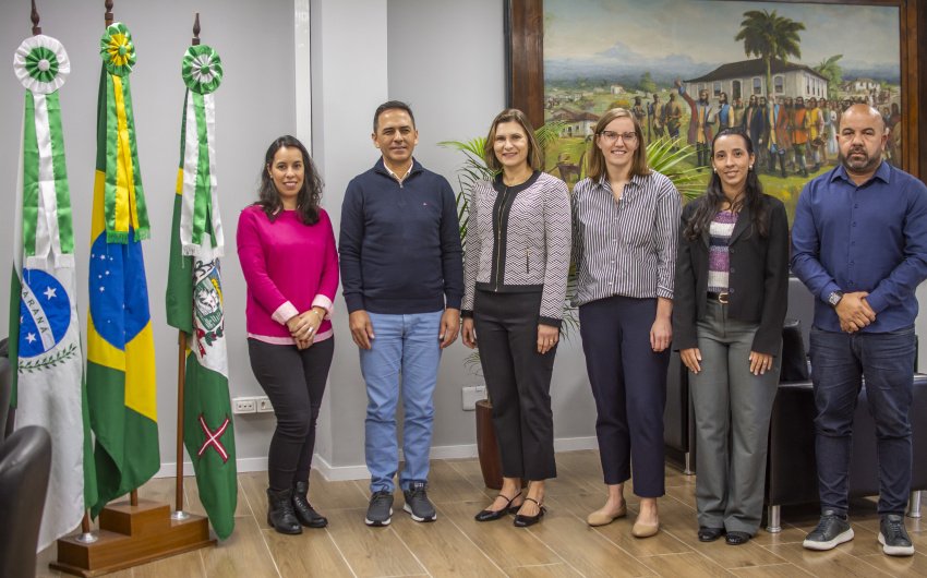 Prefeito Adriano Ramos reforça laços diplomáticos com visita da vice-cônsul dos EUA a Paranaguá