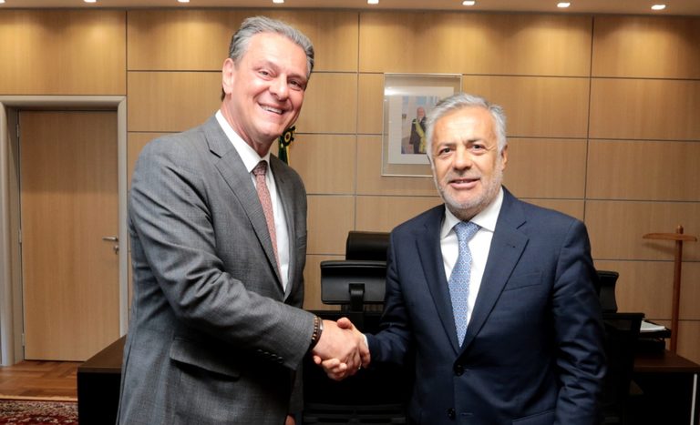 Ministro Fávaro recebe governador de Mendoza para tratar de comércio bilateral de fertilizantes