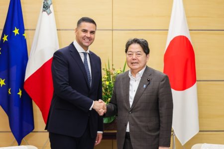 Japão e Malta reforçam parceria em encontro de alto nível em Tóquio